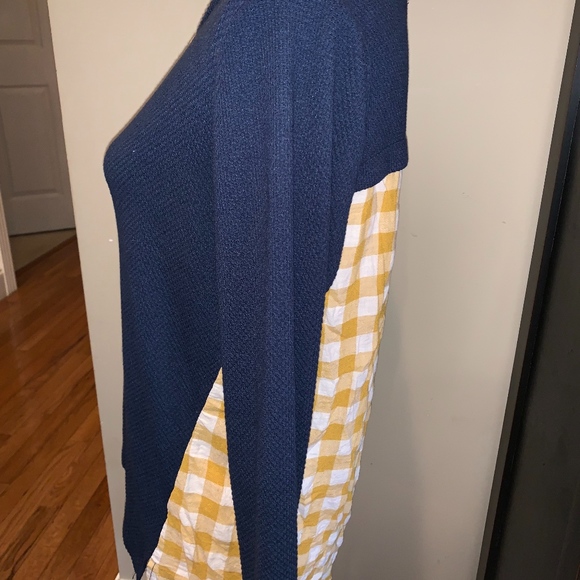 Women's Blouse - Picture 3 of 4